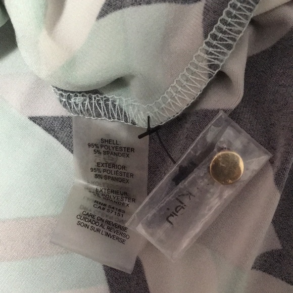 Calvin Klein Sleeveless Blouse in Excellent Used Condition - Picture 3 of 3